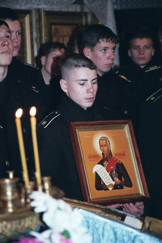 Нахимовец Алексей Пестриков с иконой Святого Федора Ушакова